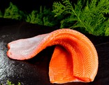 ≪青森直送≫活け〆海峡サーモン 半身（皮・腹骨処理済み）生食用　青森県産　約600g　※冷蔵の商品画像